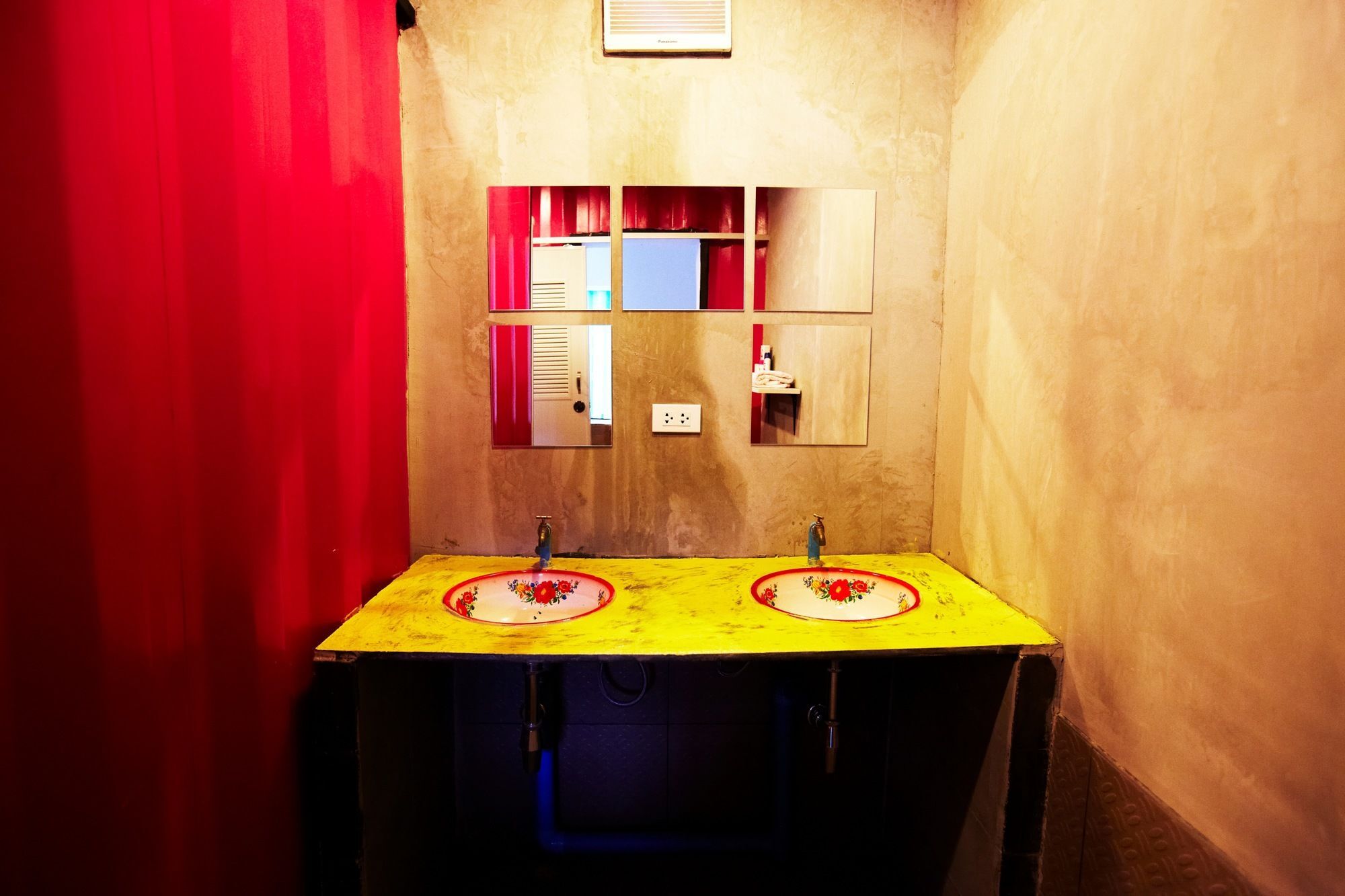 Wh Hostel بانكوك المظهر الخارجي الصورة